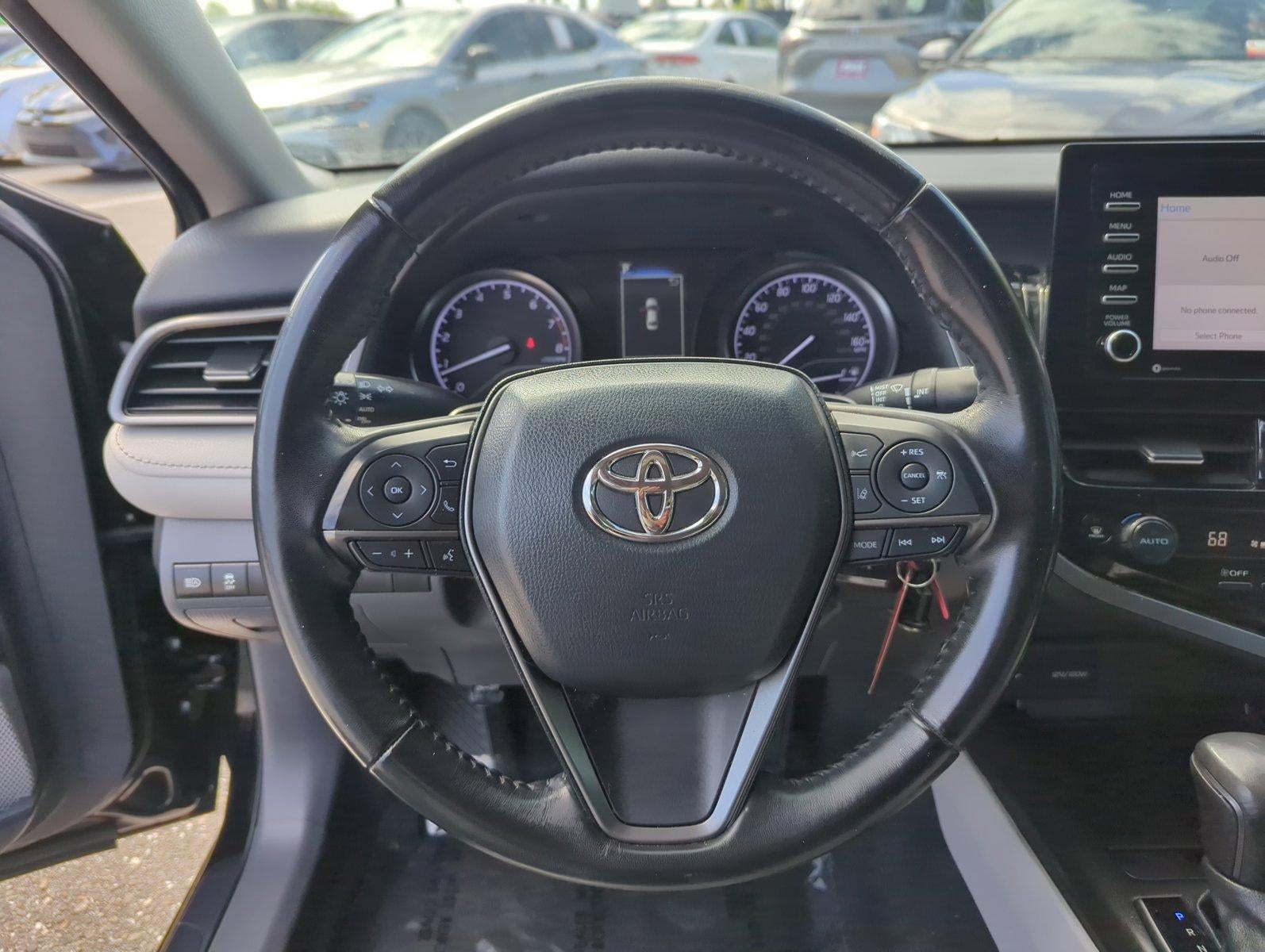 2022 Toyota Camry SE Auto (SE)