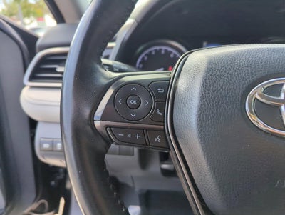 2022 Toyota Camry SE Auto (SE)