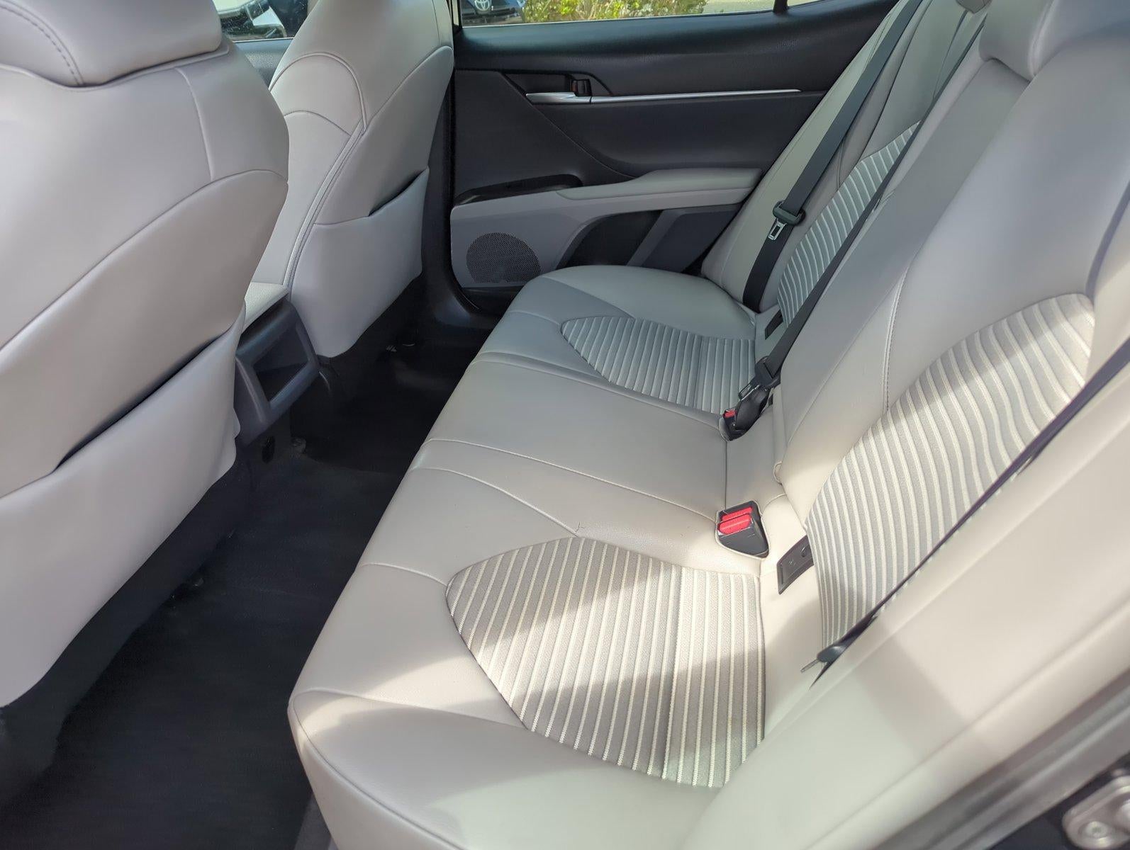 2022 Toyota Camry SE Auto (SE)