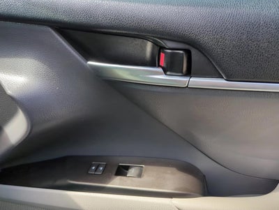 2022 Toyota Camry SE Auto (SE)