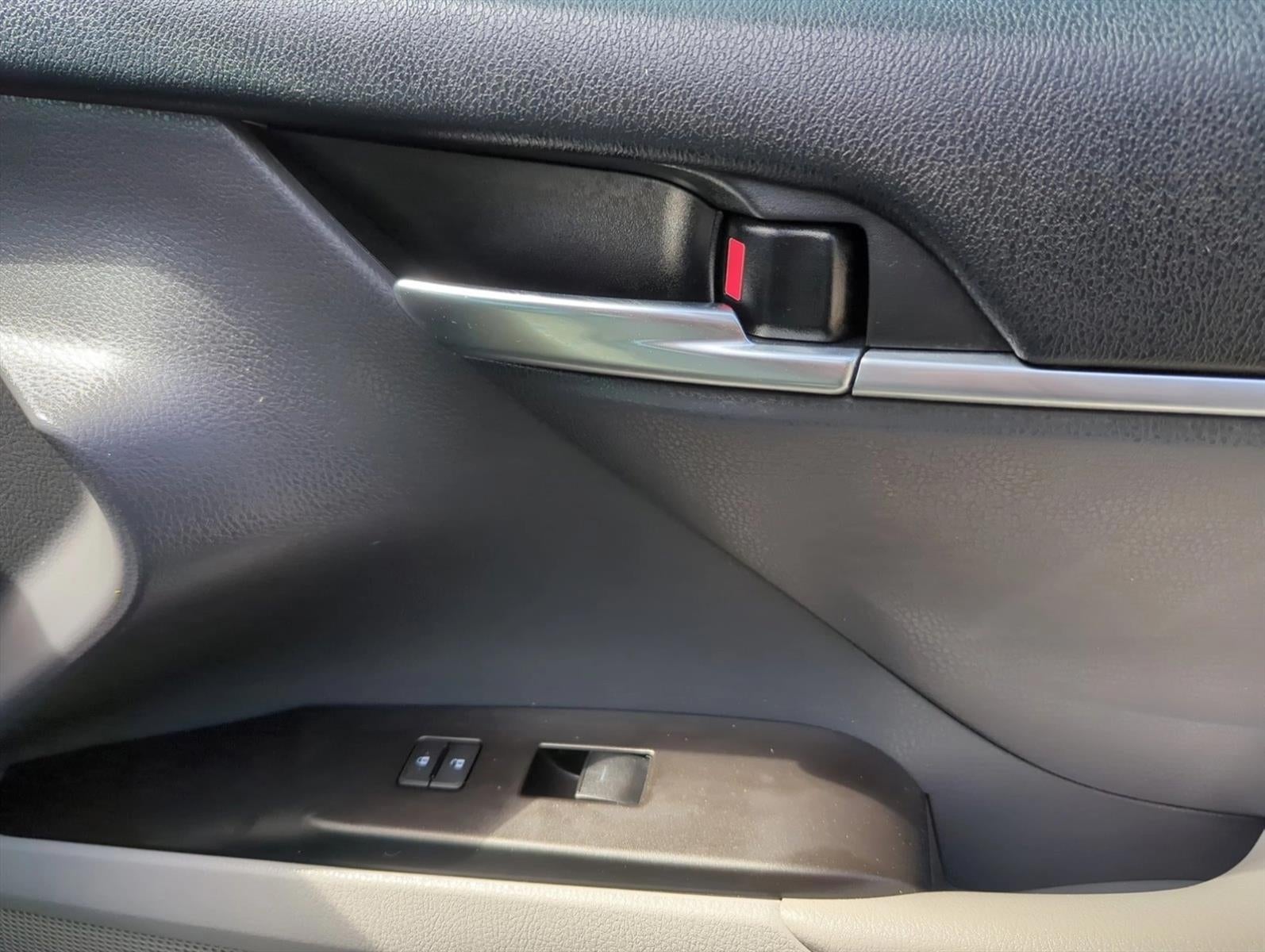 2022 Toyota Camry SE Auto (SE)