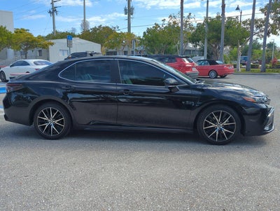 2022 Toyota Camry SE Auto (SE)