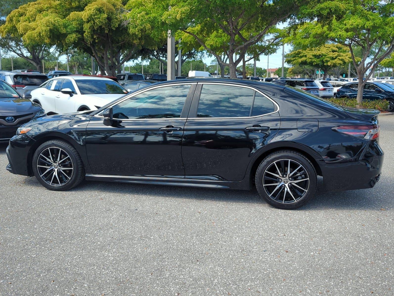 2022 Toyota Camry SE Auto (SE)