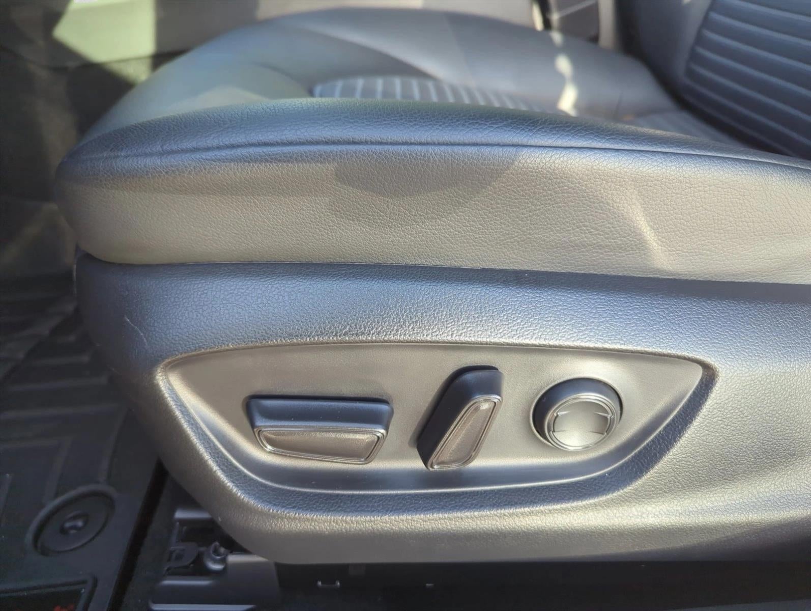 2024 Toyota Camry SE Auto (SE)