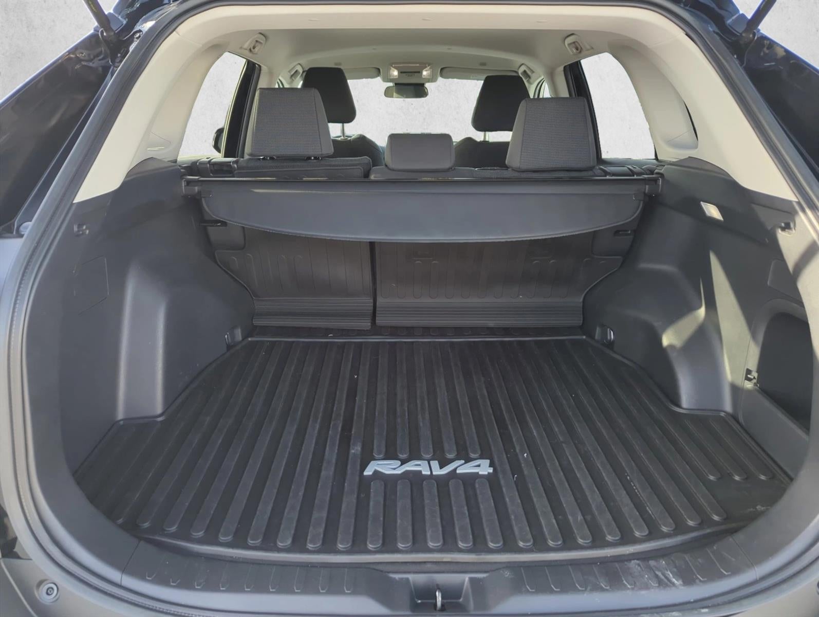 2023 Toyota RAV4 Hybrid LE AWD (Natl)