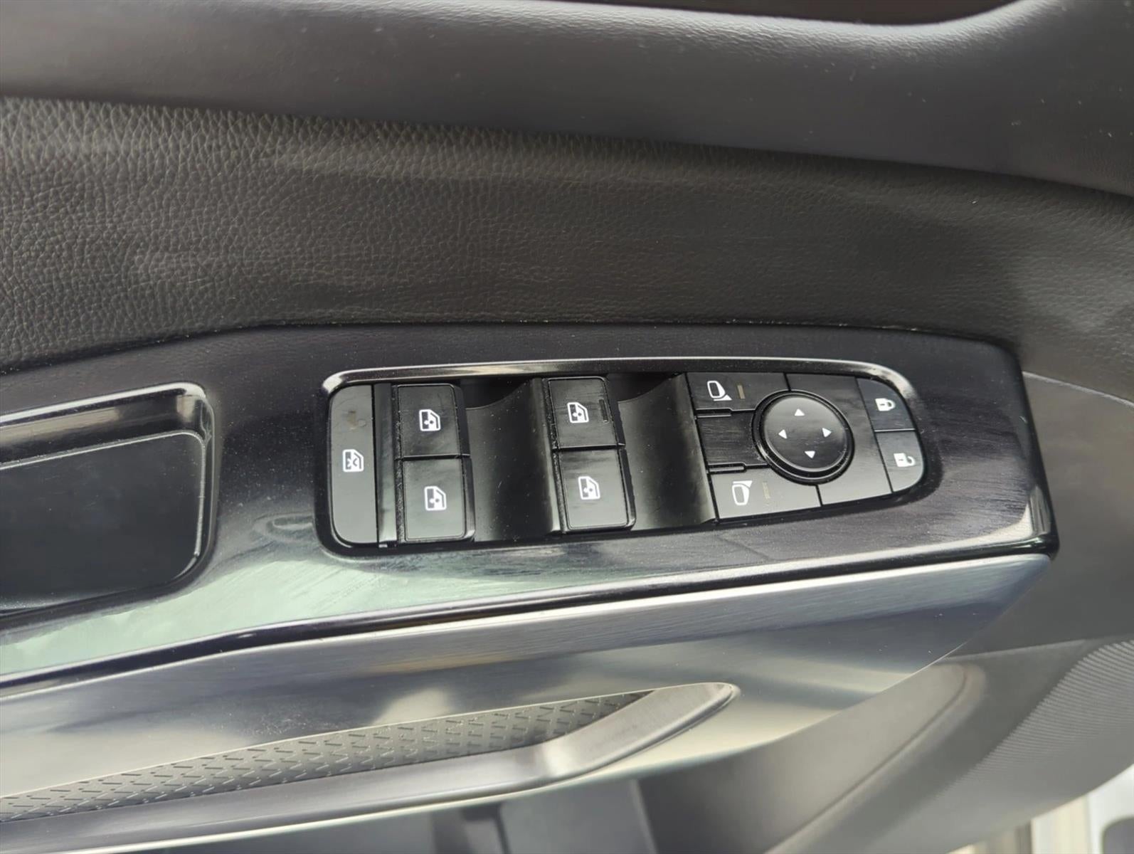 2022 Nissan Pathfinder SL 2WD