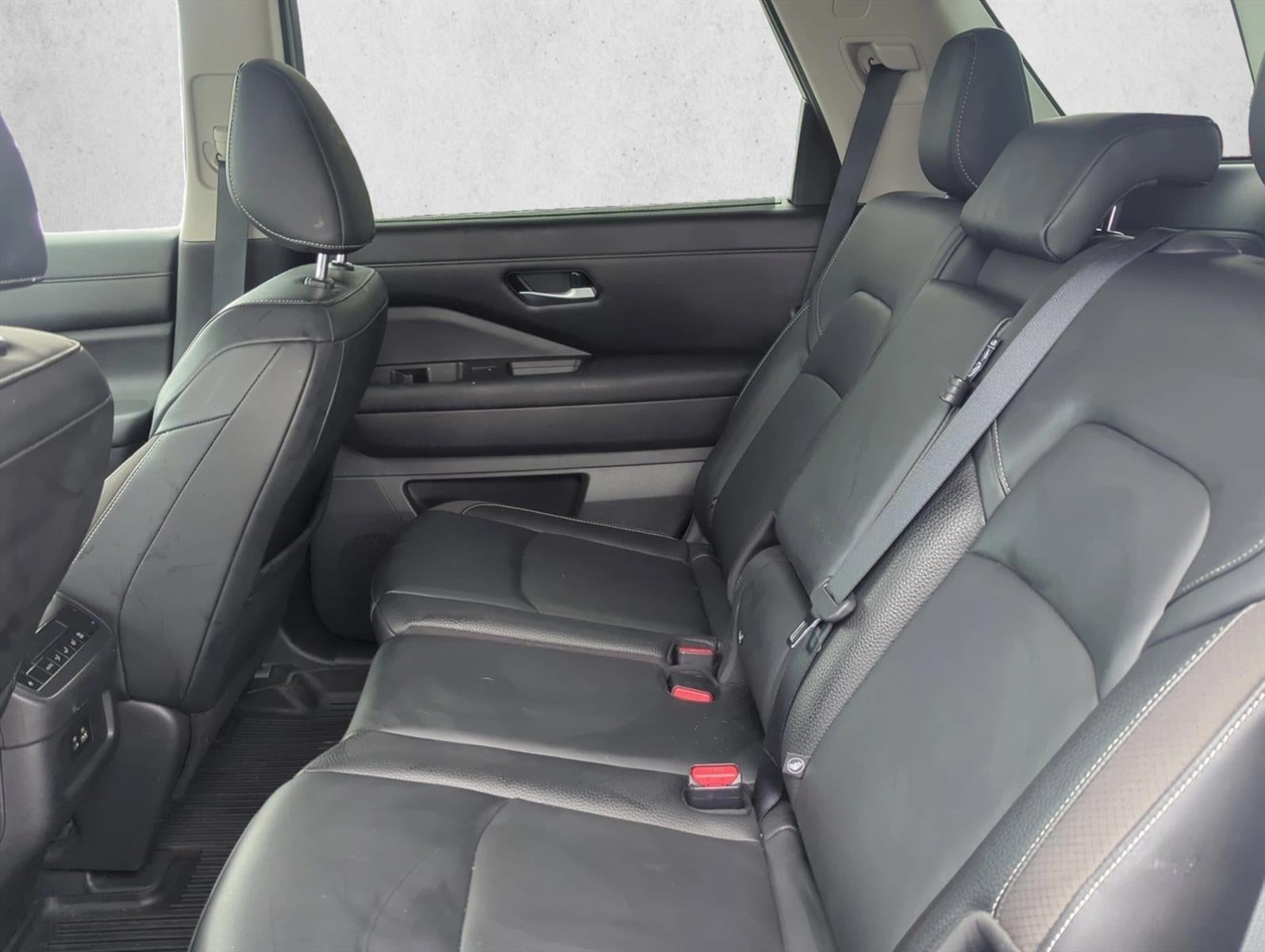 2022 Nissan Pathfinder SL 2WD