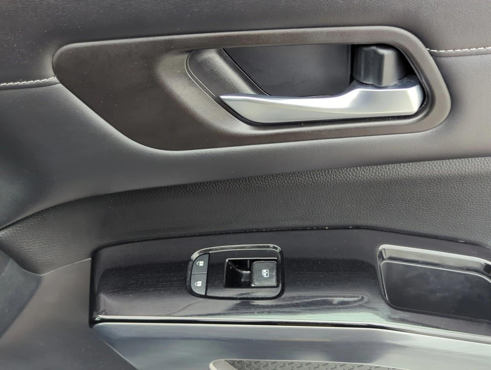 2022 Nissan Pathfinder SL 2WD