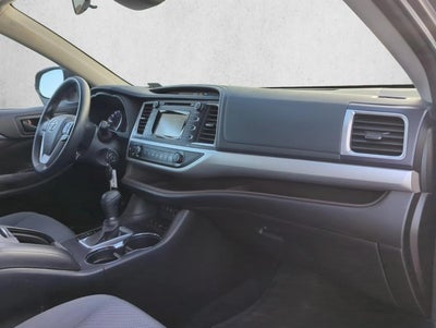 2017 Toyota Highlander LE V6 AWD (Natl)