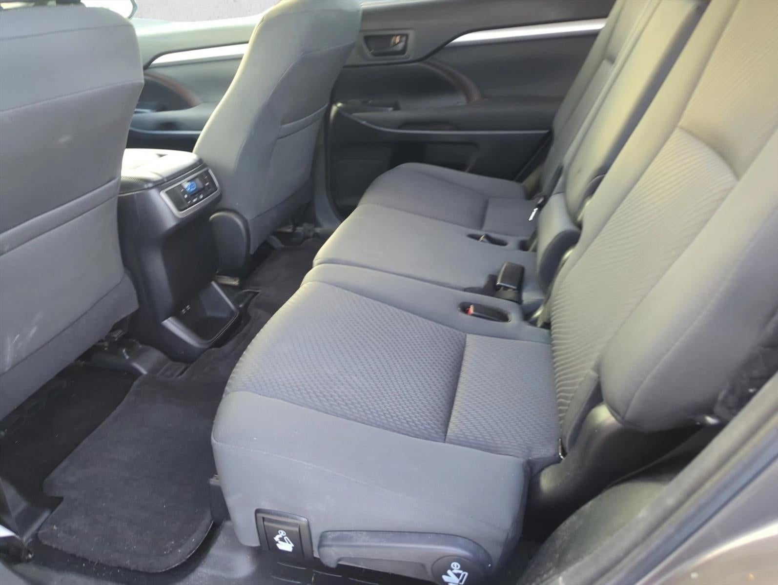 2017 Toyota Highlander LE V6 AWD (Natl)