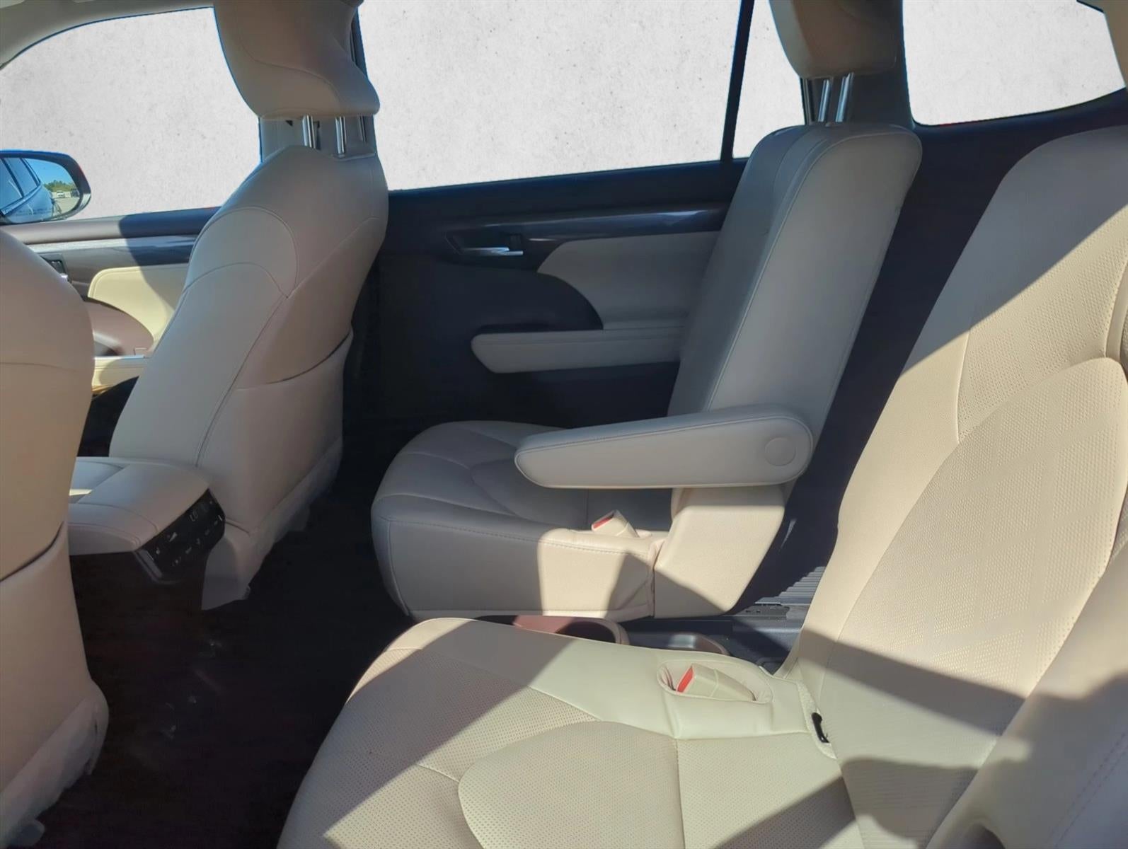 2022 Toyota Highlander Platinum AWD (Natl)