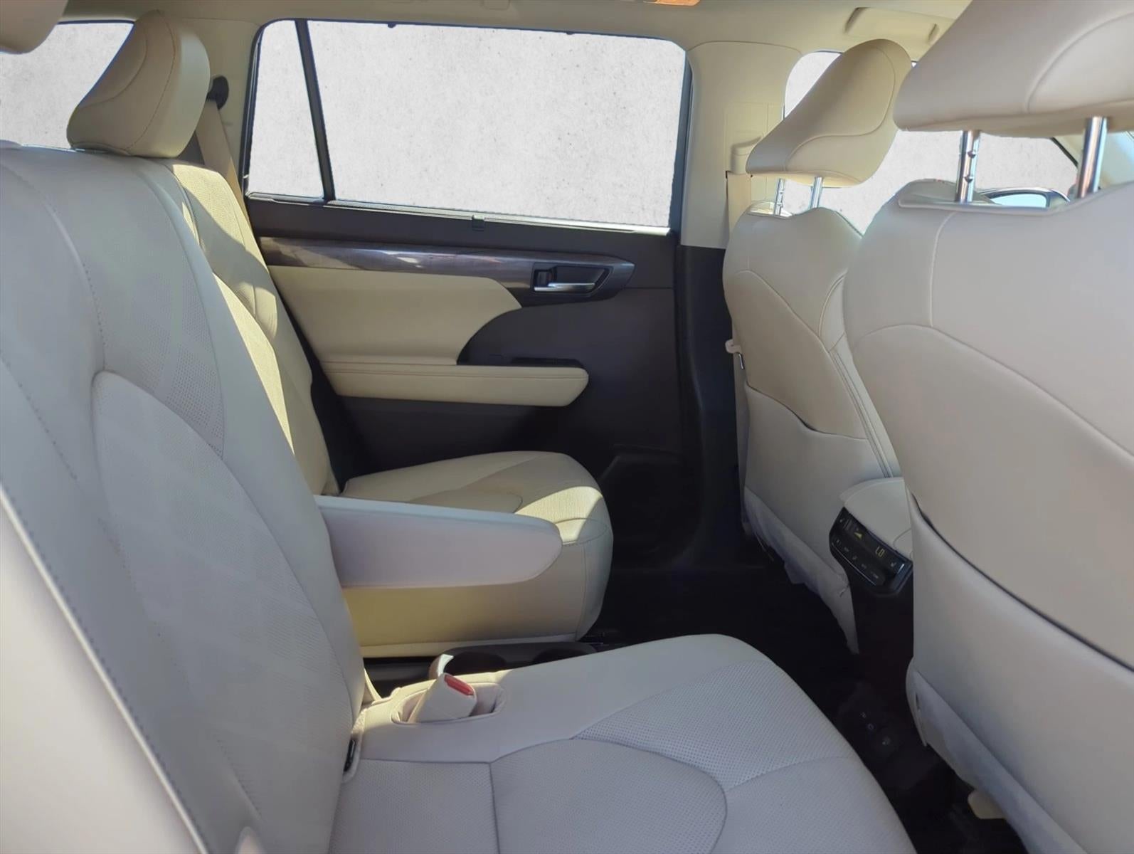 2022 Toyota Highlander Platinum AWD (Natl)