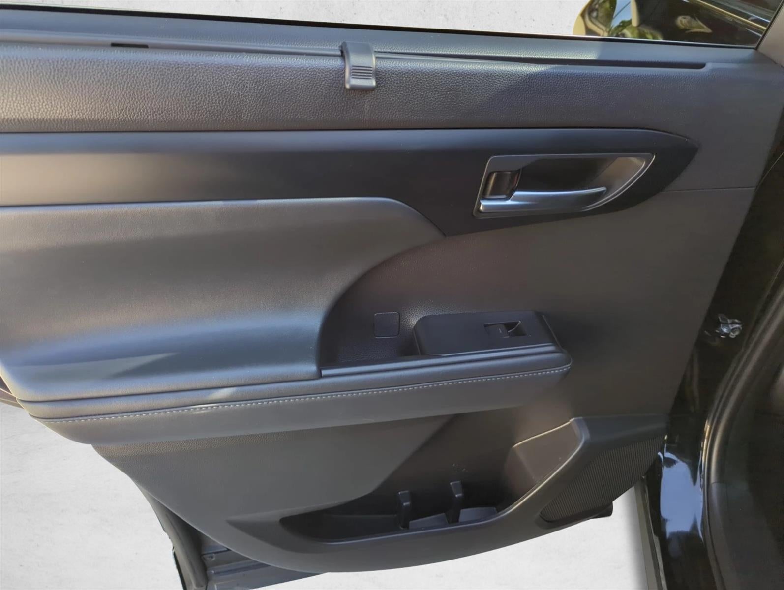 2022 Toyota Highlander Hybrid XLE AWD (Natl)