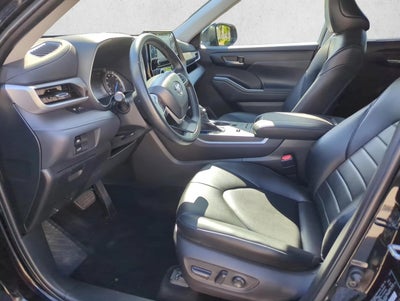 2022 Toyota Highlander Hybrid XLE AWD (Natl)