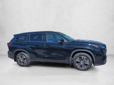 2022 Toyota Highlander Hybrid XLE AWD (Natl)