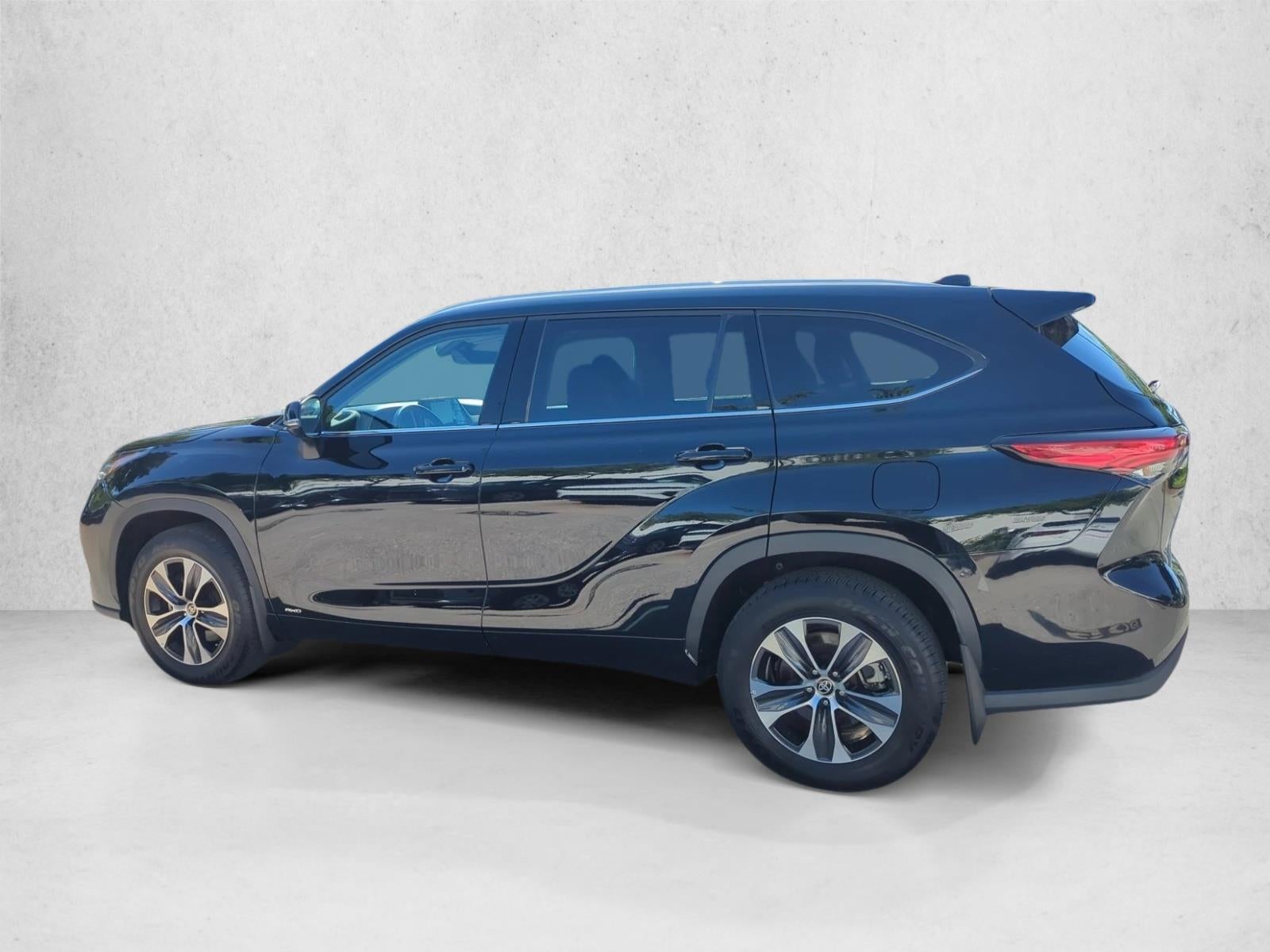 2022 Toyota Highlander Hybrid XLE AWD (Natl)