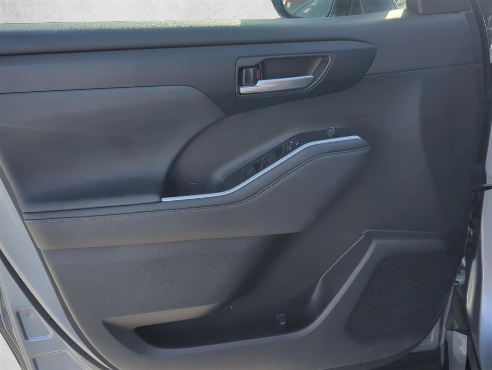 2023 Toyota Highlander XLE FWD (Natl)