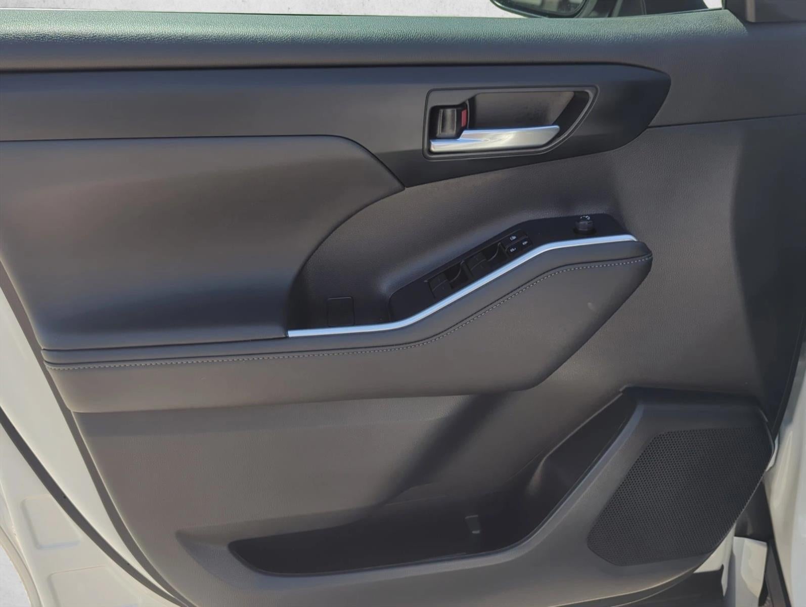 2023 Toyota Highlander XLE FWD (Natl)