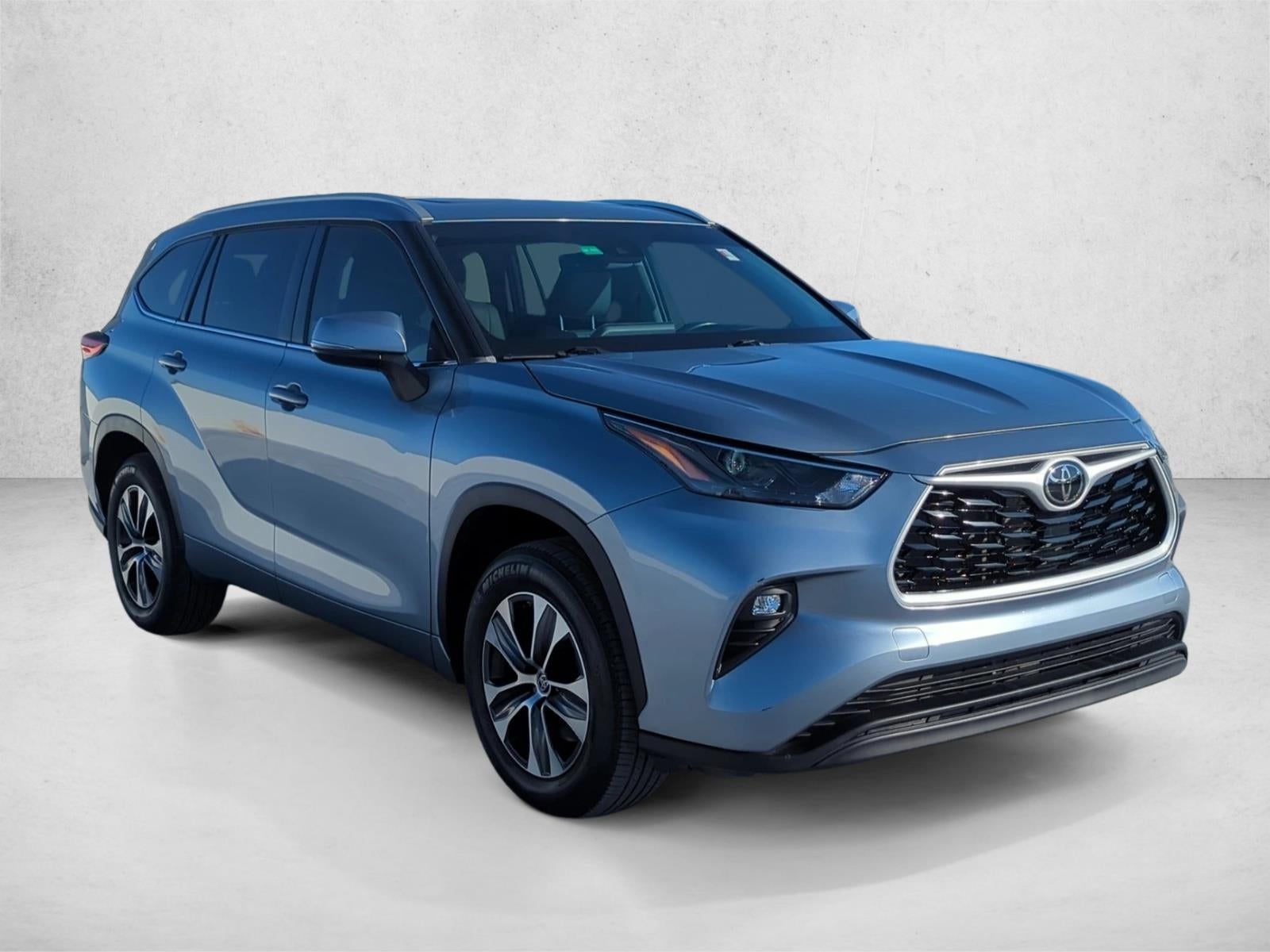 2023 Toyota Highlander XLE FWD (Natl)