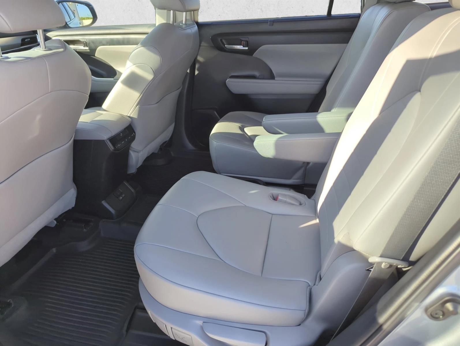 2023 Toyota Highlander XLE FWD (Natl)