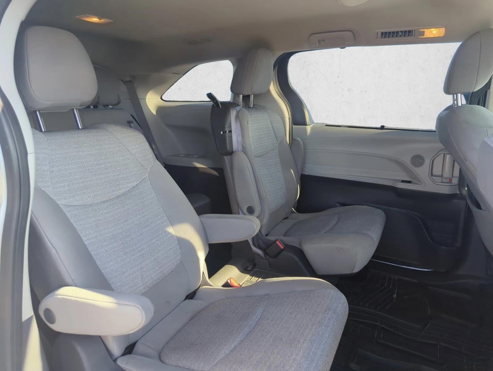 2021 Toyota Sienna LE FWD 8-Passenger (Natl)