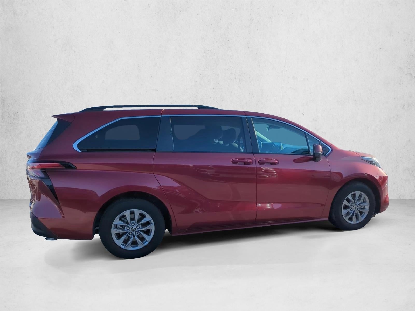 2022 Toyota Sienna LE FWD 8-Passenger (Natl)