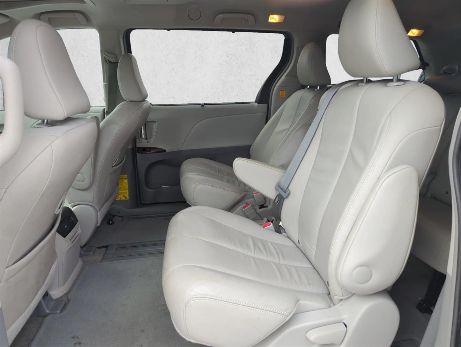 2013 Toyota Sienna 5dr 8-Pass Van V6 XLE FWD (Natl)