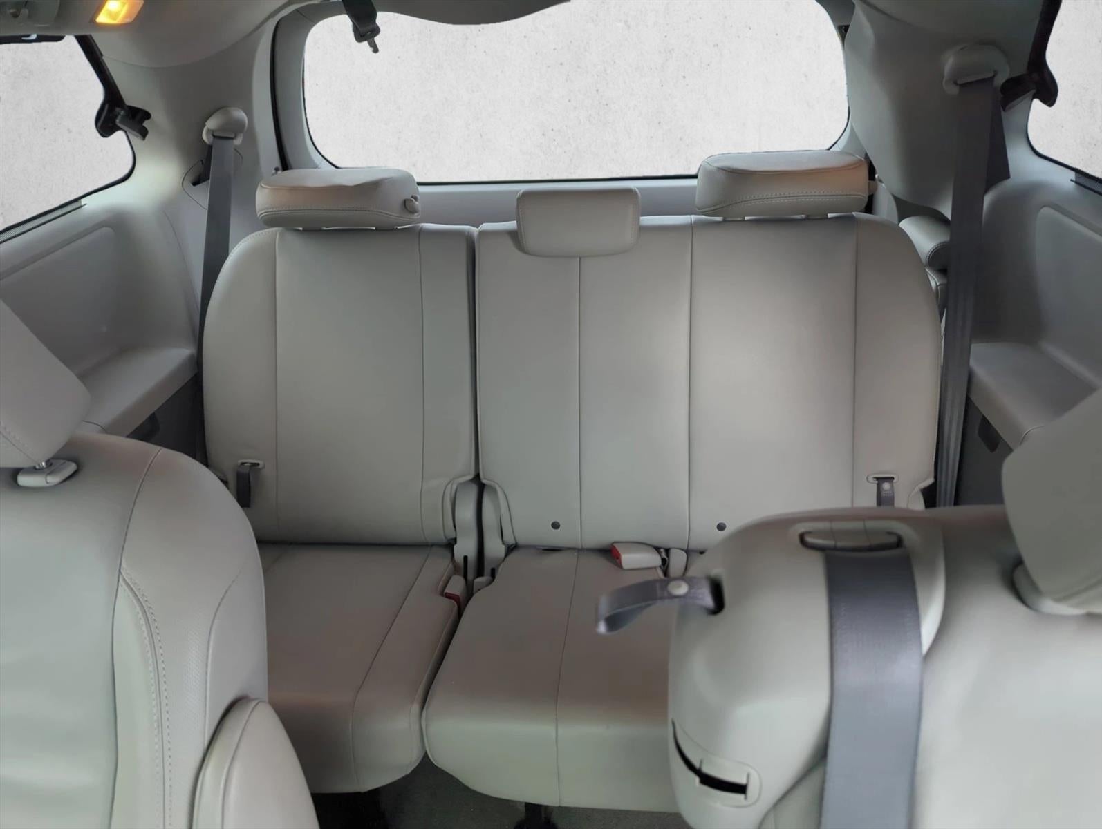 2013 Toyota Sienna 5dr 8-Pass Van V6 XLE FWD (Natl)