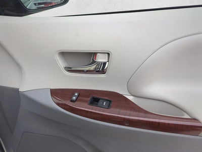 2013 Toyota Sienna 5dr 8-Pass Van V6 XLE FWD (Natl)