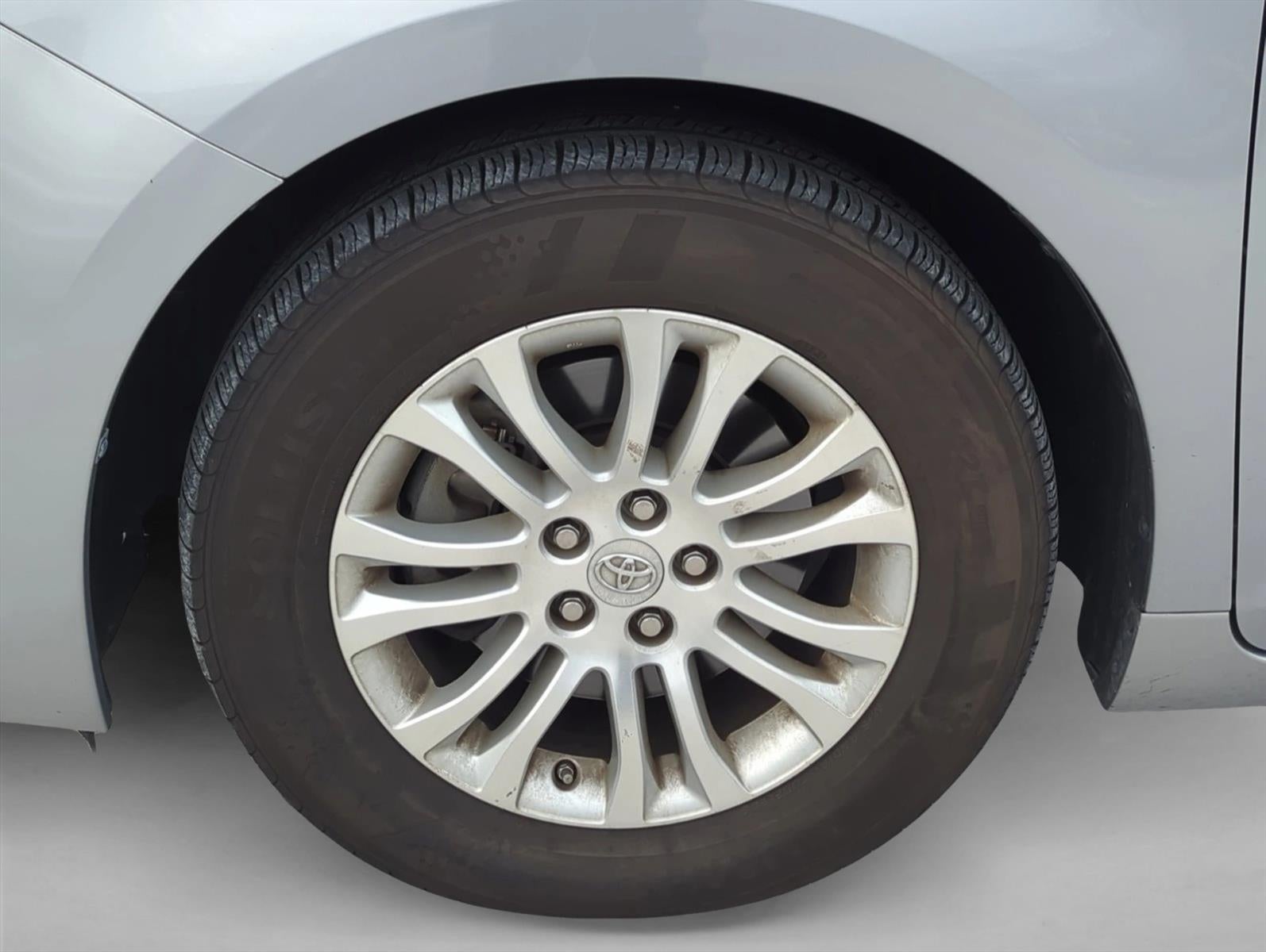 2013 Toyota Sienna 5dr 8-Pass Van V6 XLE FWD (Natl)