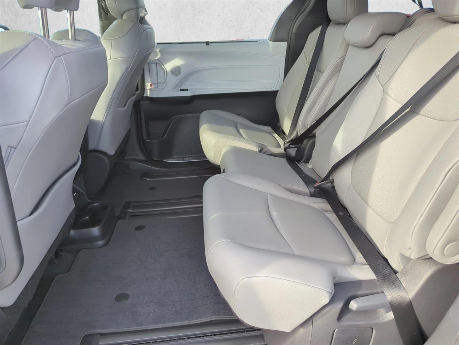 2026 Toyota Sienna XLE FWD 8-Passenger (Natl)