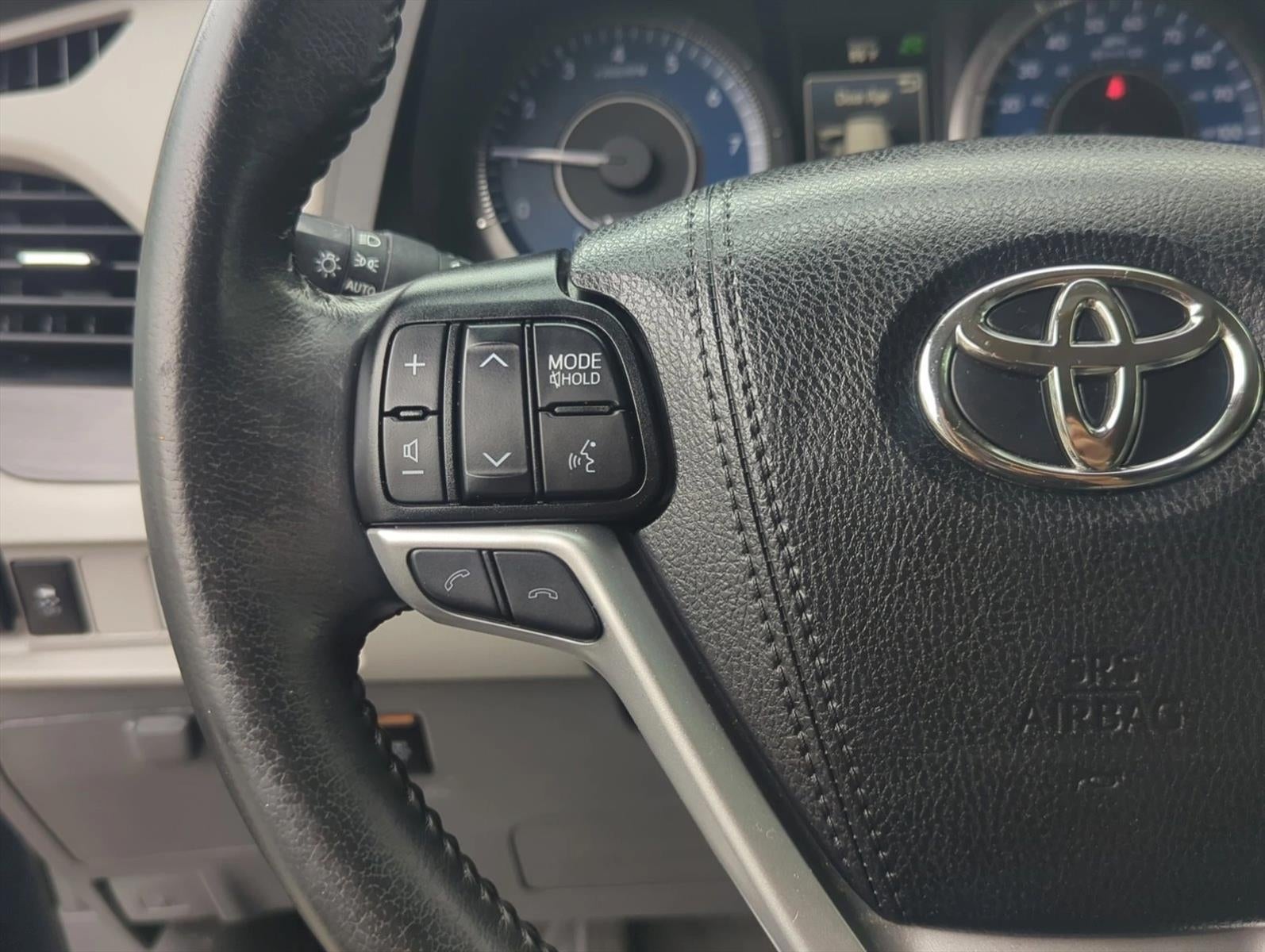 2019 Toyota Sienna XLE FWD 8-Passenger (Natl)