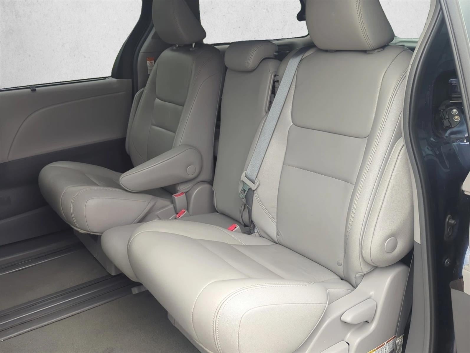 2019 Toyota Sienna XLE FWD 8-Passenger (Natl)