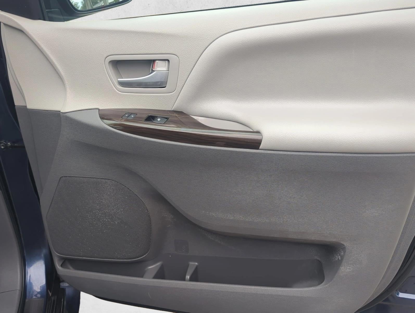 2019 Toyota Sienna XLE FWD 8-Passenger (Natl)