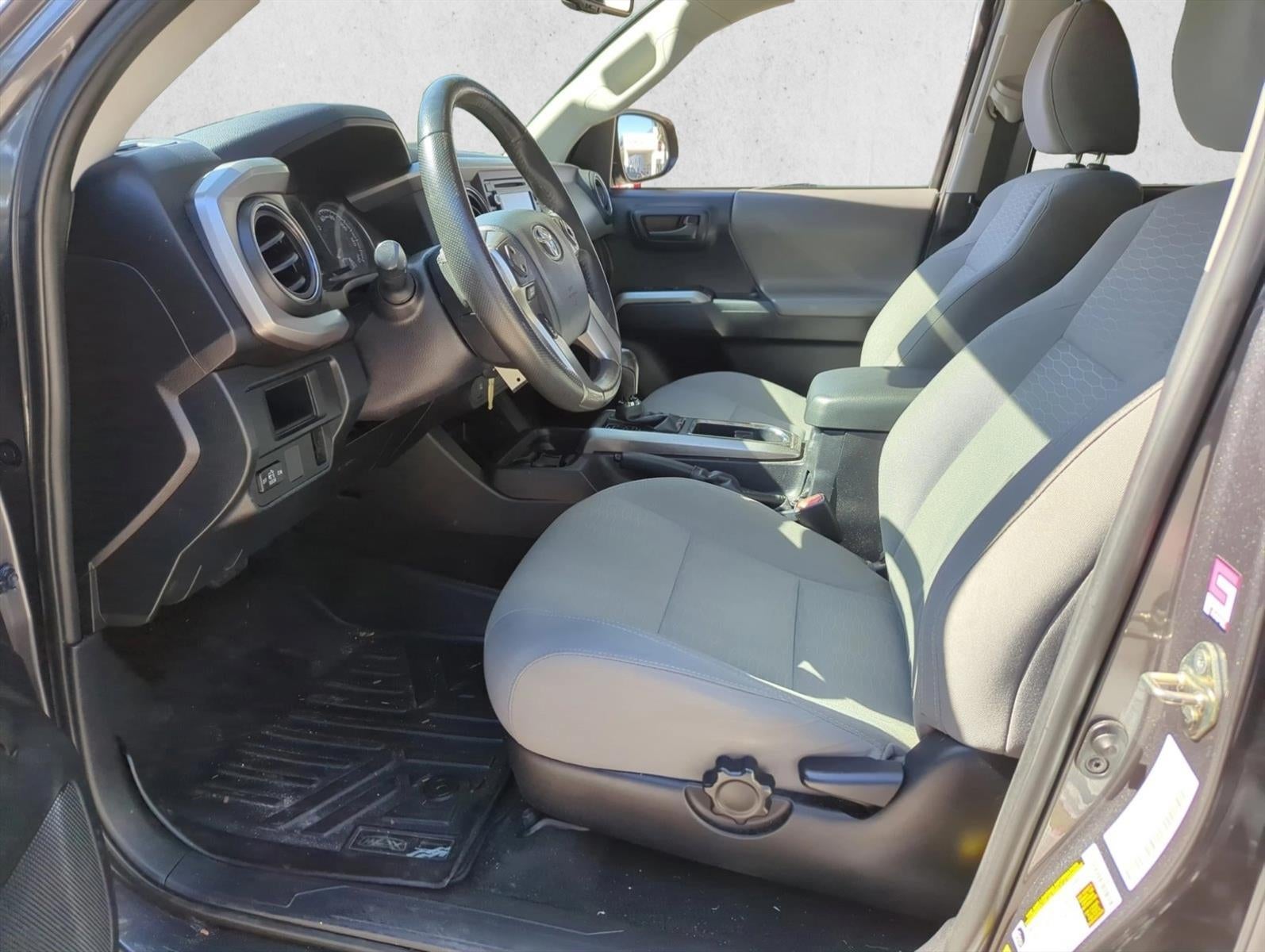 2017 Toyota Tacoma SR5 Double Cab 5' Bed V6 4x2 AT (GS)