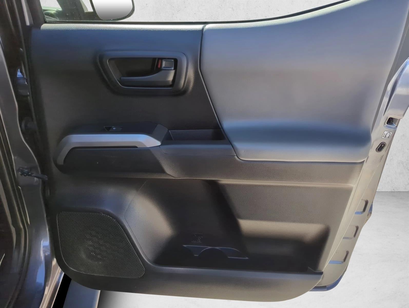 2017 Toyota Tacoma SR5 Double Cab 5' Bed V6 4x2 AT (GS)