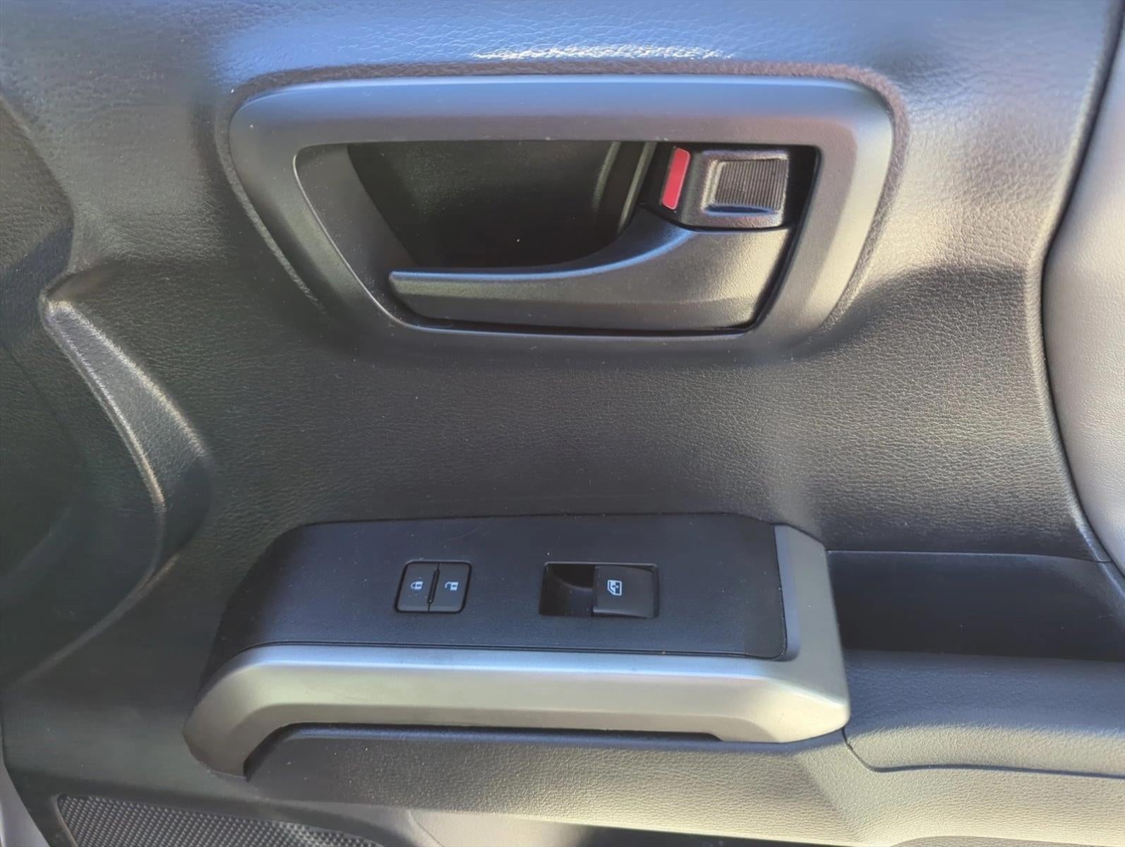 2017 Toyota Tacoma SR5 Double Cab 5' Bed V6 4x2 AT (GS)