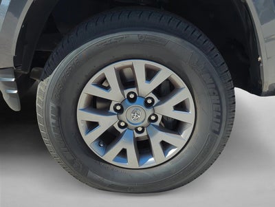 2017 Toyota Tacoma SR5 Double Cab 5' Bed V6 4x2 AT (GS)