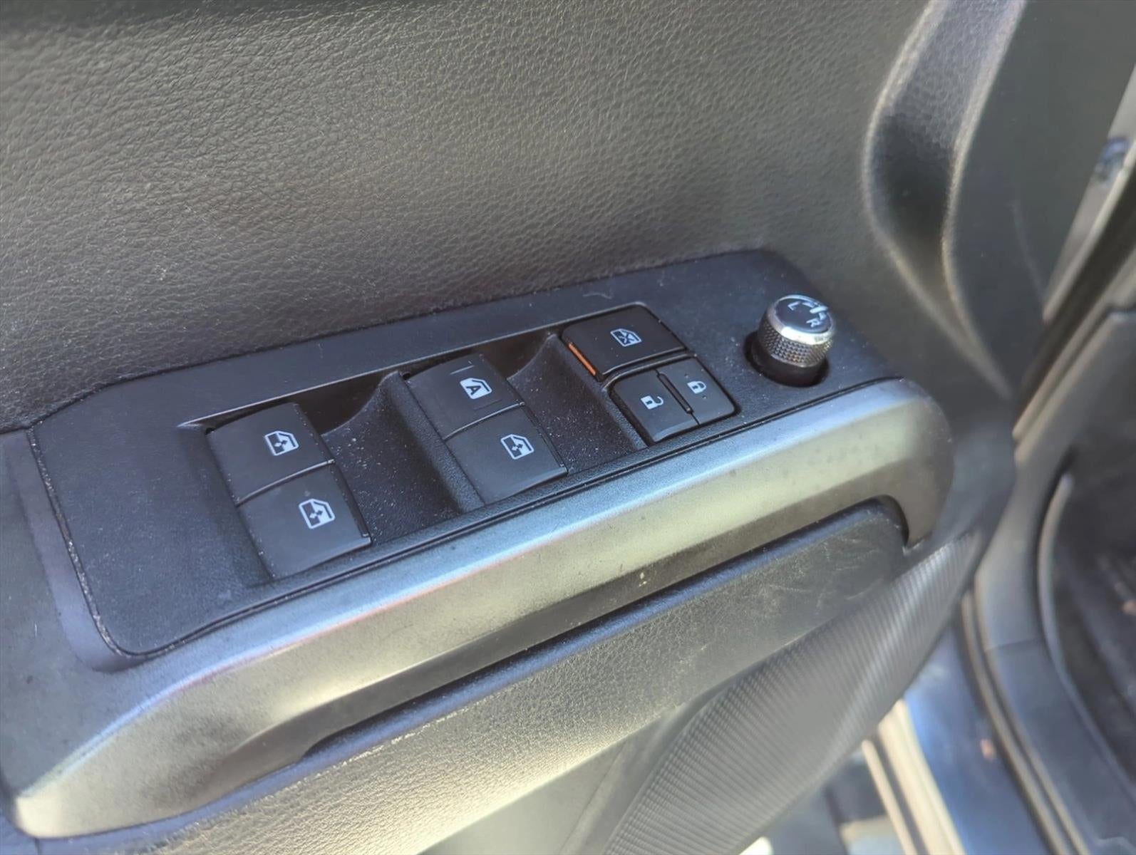 2017 Toyota Tacoma SR5 Double Cab 5' Bed V6 4x2 AT (GS)