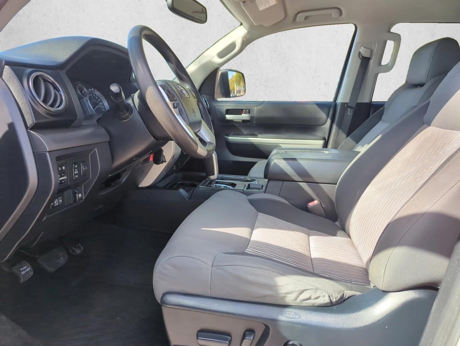 2016 Toyota Tundra 2WD Truck 2WD CrewMax Short Bed 5.7L FFV SR5 (SE)