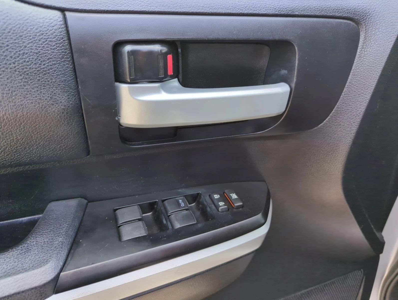 2017 Toyota Tundra 2WD 2WD SR5 CrewMax 5.5' Bed 5.7L FFV (SE)