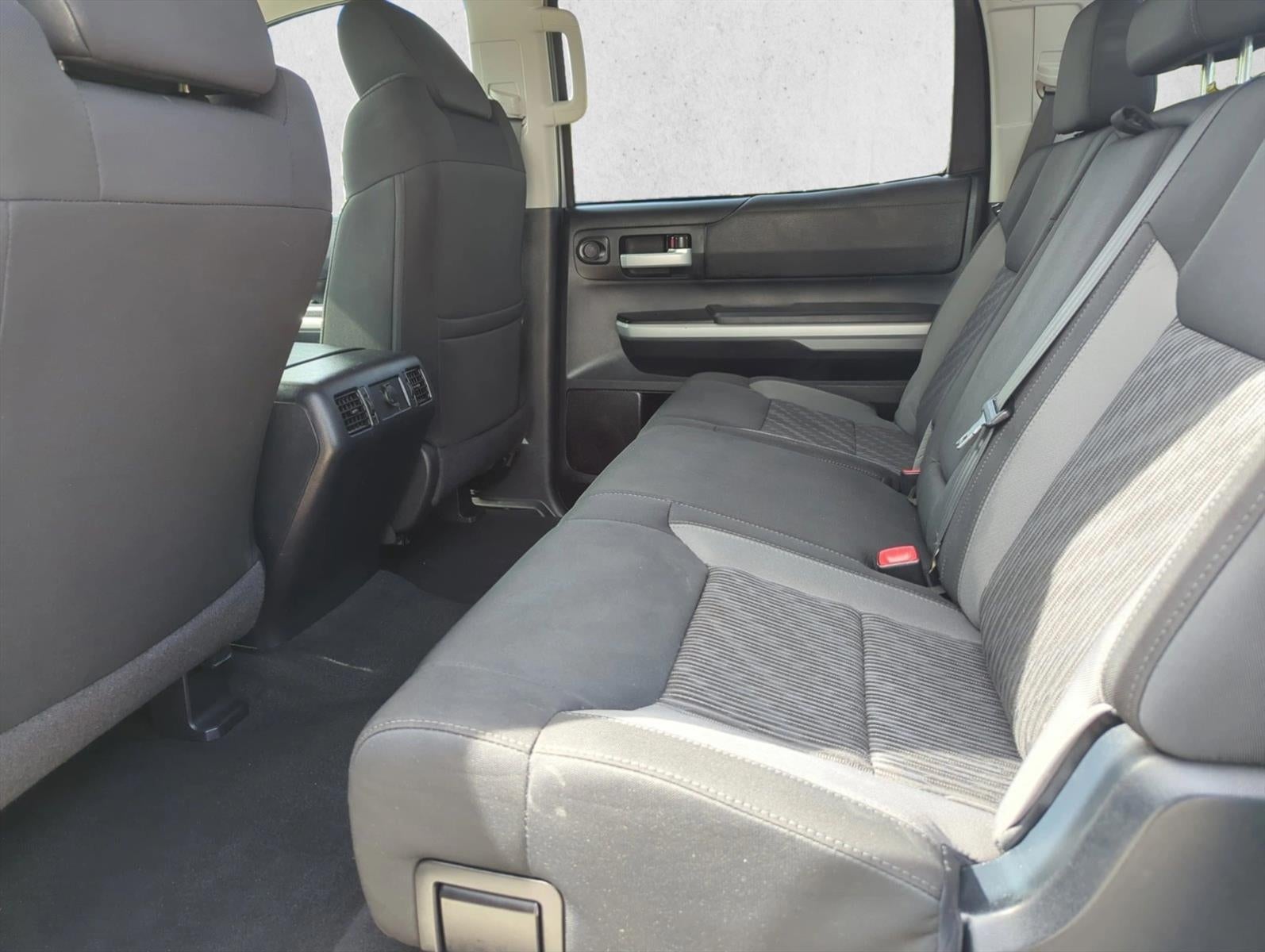 2017 Toyota Tundra 2WD 2WD SR5 CrewMax 5.5' Bed 5.7L FFV (SE)