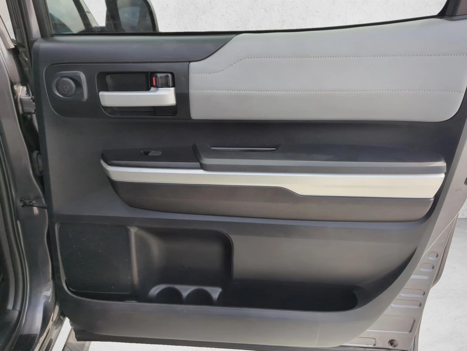 2017 Toyota Tundra 4WD 4WD Limited CrewMax 5.5' Bed 5.7L FFV (Natl)