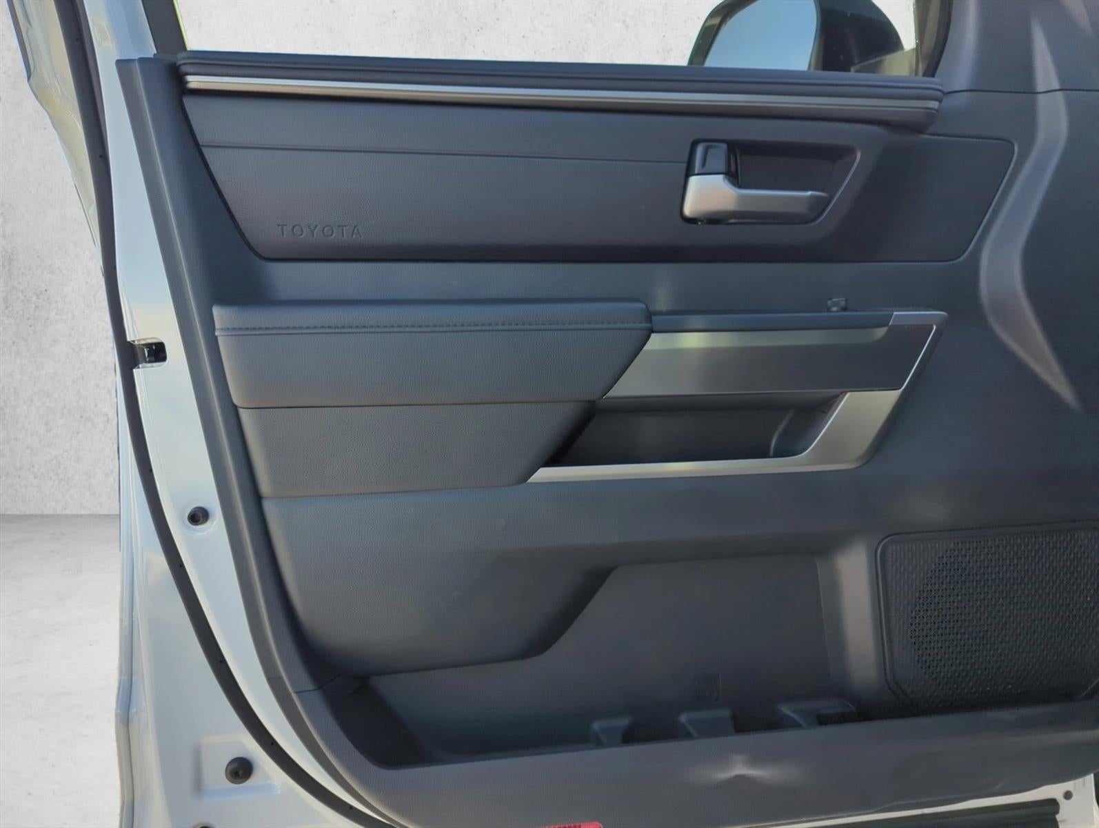 2025 Toyota Tundra 4WD 4WD SR5 CrewMax 5.5' Bed (SE)