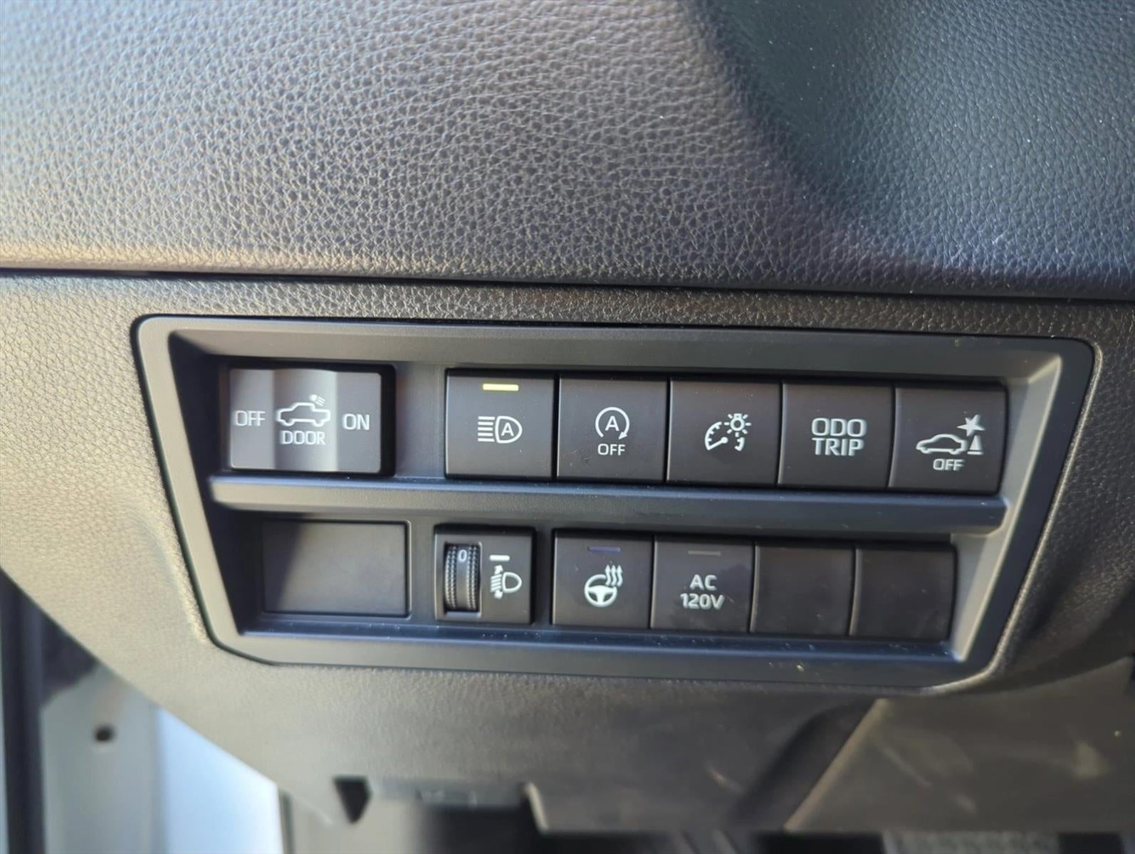 2025 Toyota Tundra 4WD 4WD SR5 CrewMax 5.5' Bed (SE)