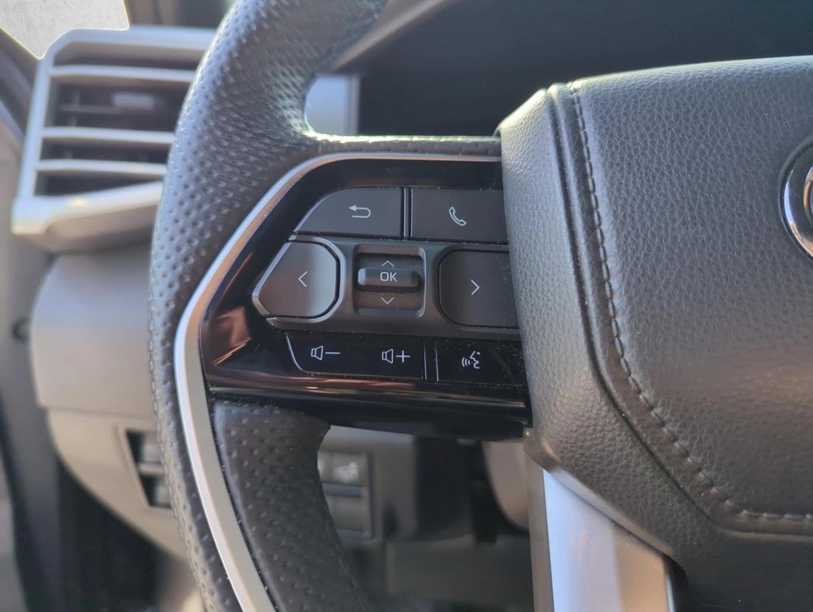 2025 Toyota Tundra 4WD 4WD Platinum CrewMax 5.5' Bed (Natl)