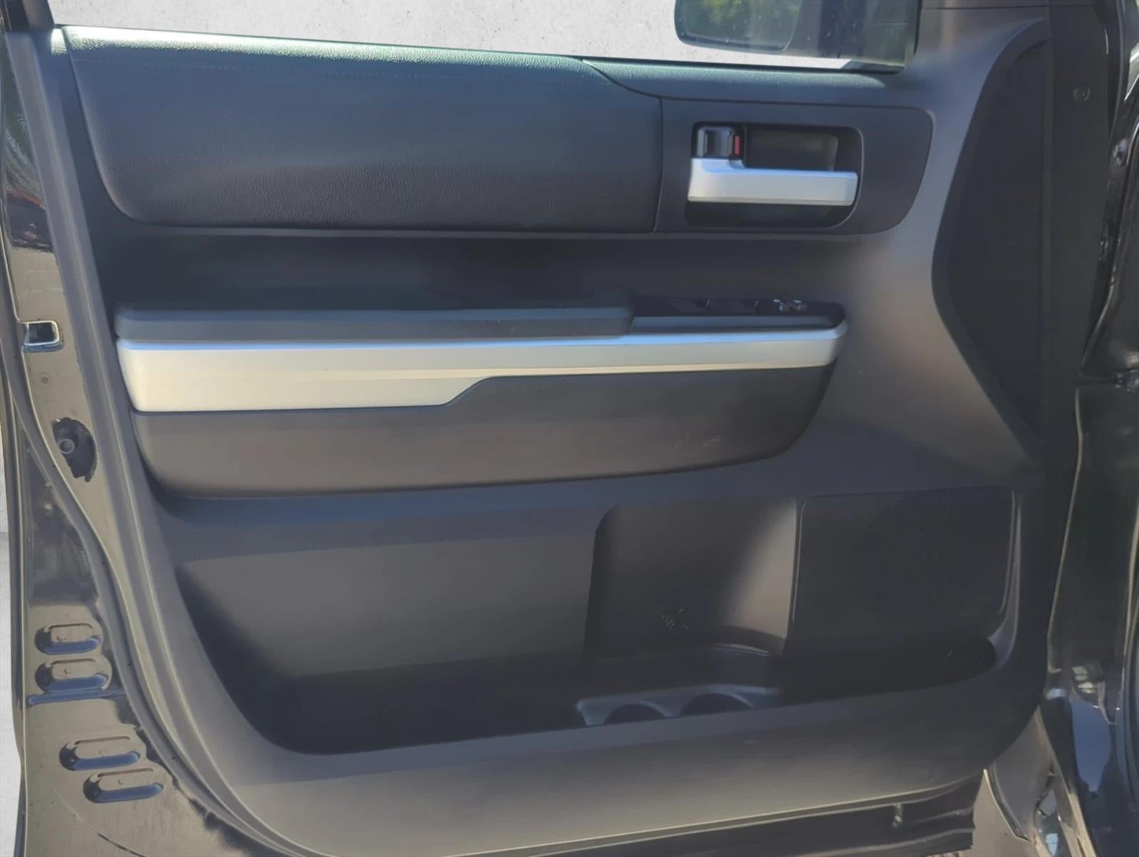 2016 Toyota Tundra 4WD Truck 4WD Double Cab Standard Bed 5.7L FFV V8 SR5 (GS)