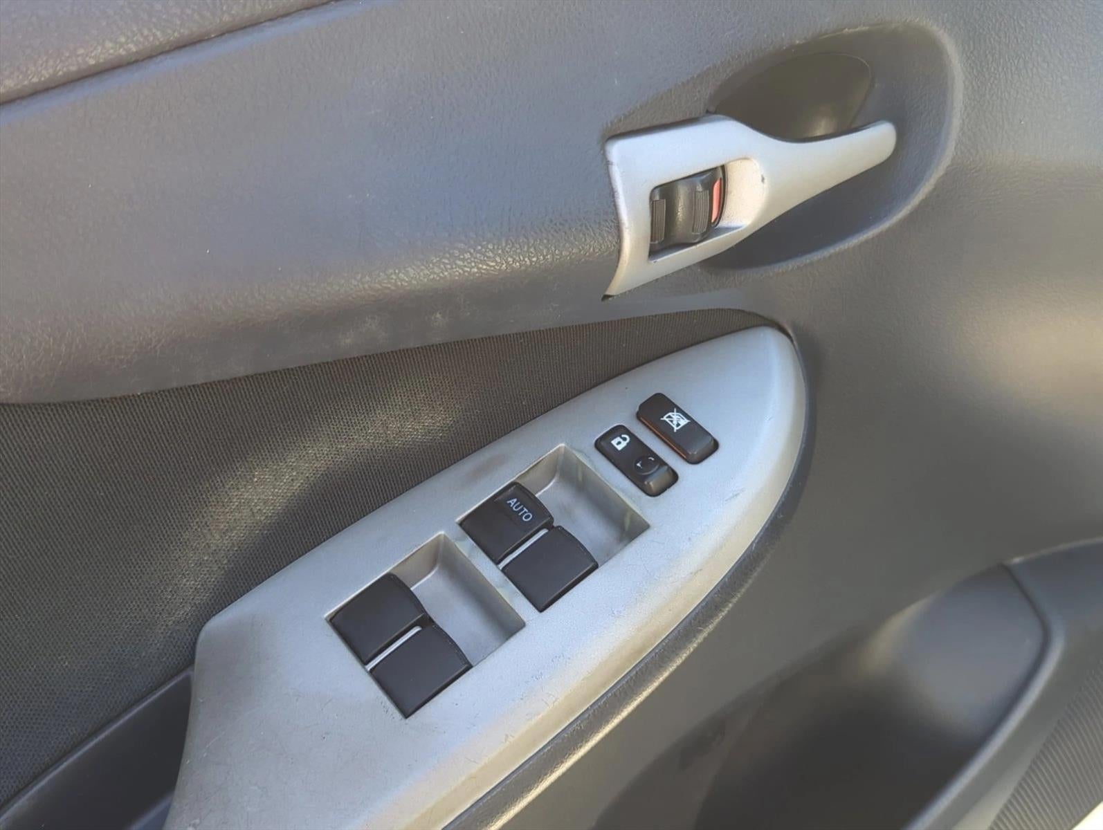 2012 Toyota Corolla 4dr Sdn Auto S (Natl)