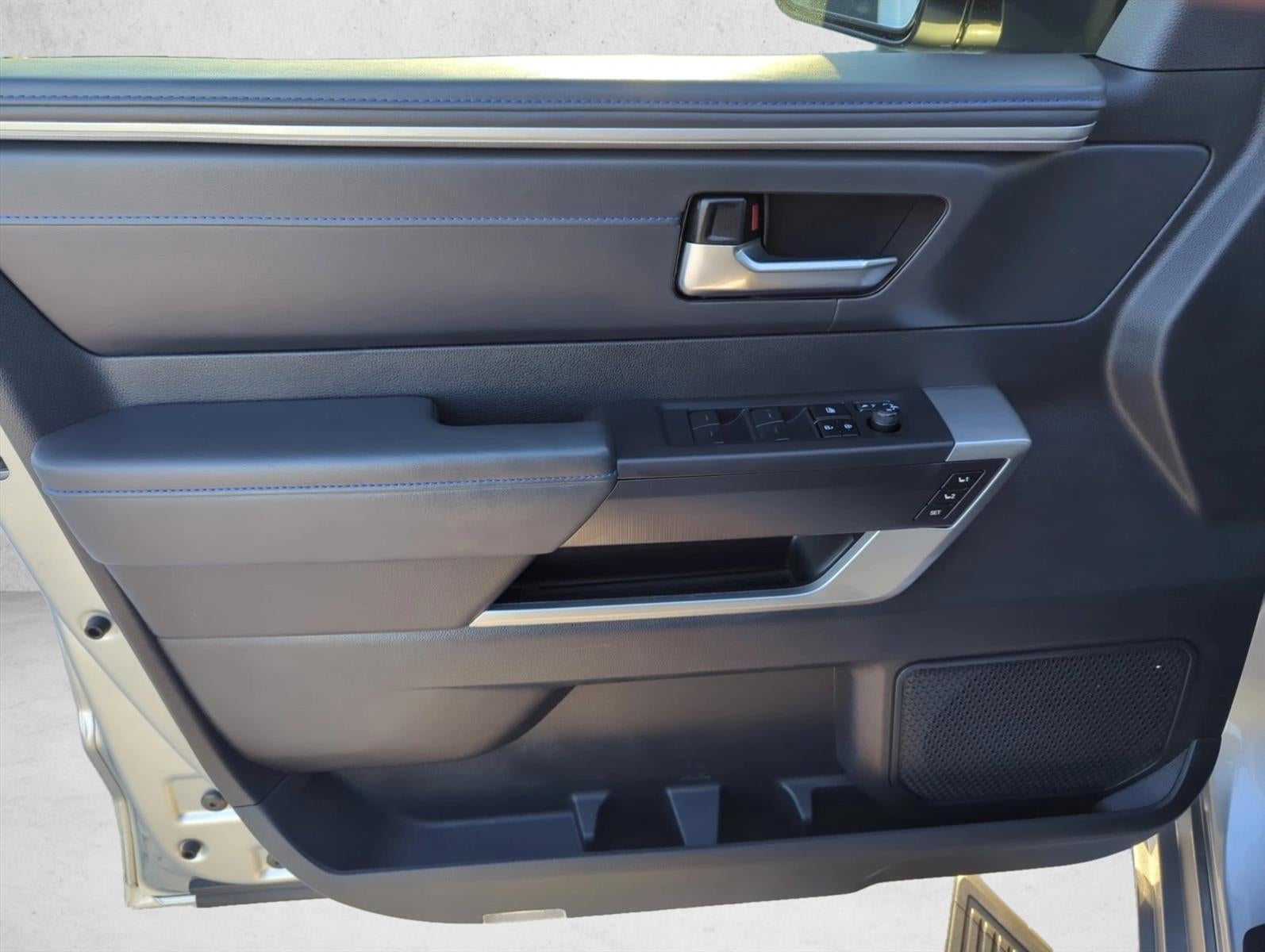 2023 Toyota Sequoia Platinum 4WD (Natl)