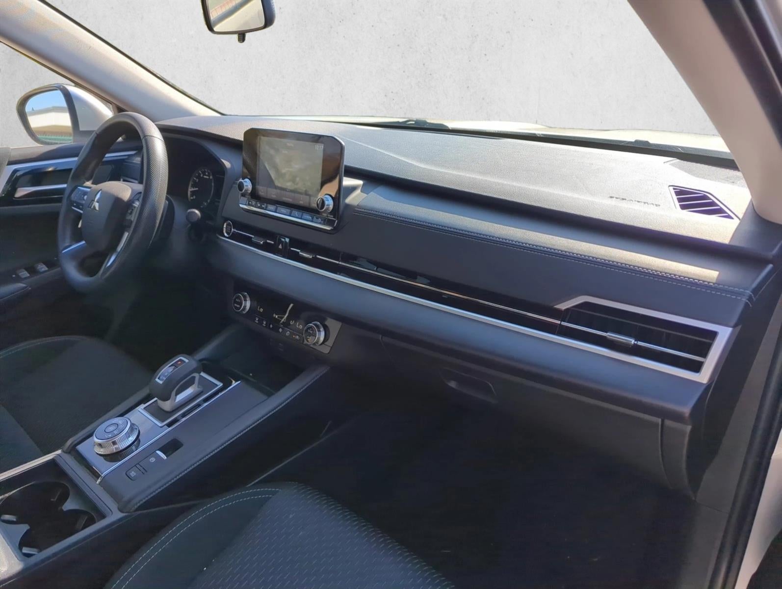 2022 Mitsubishi Outlander ES FWD